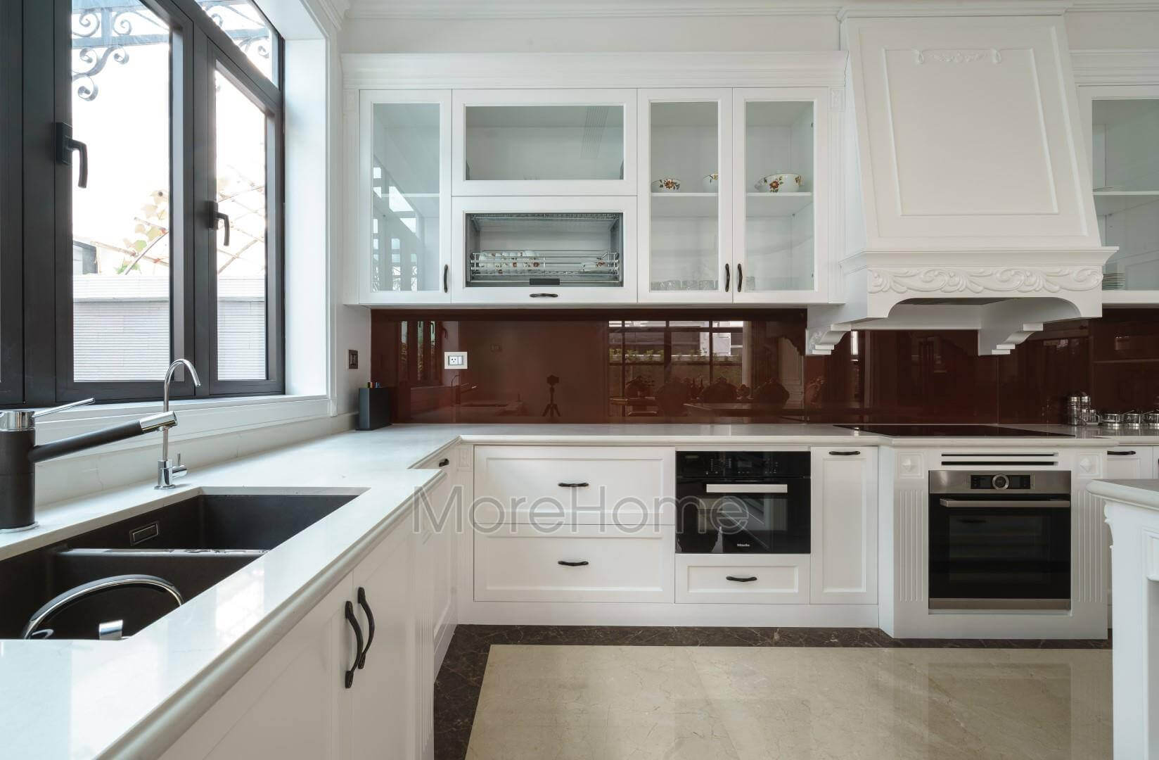 Với hệ thống tủ trên tủ dưới khoảng cách tỷ lệ hợp lý mà phòng bếp gọn gàng tối ưu chức năng nhất Tủ bếp đẹp